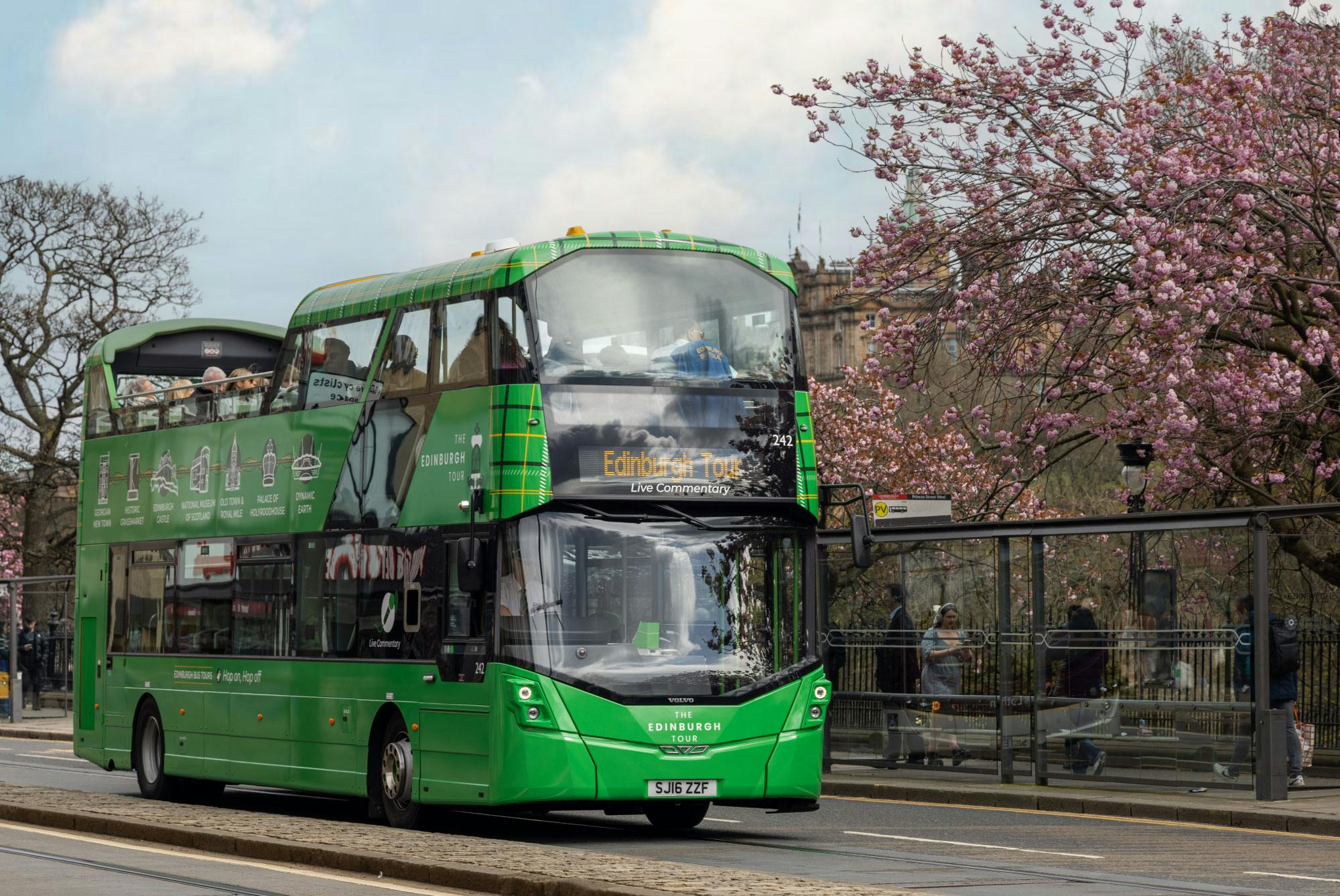 Edinburgh: Royal Attractions Tickets + Hop-On Hop-Off Bus Tour - Photo 1 of 2